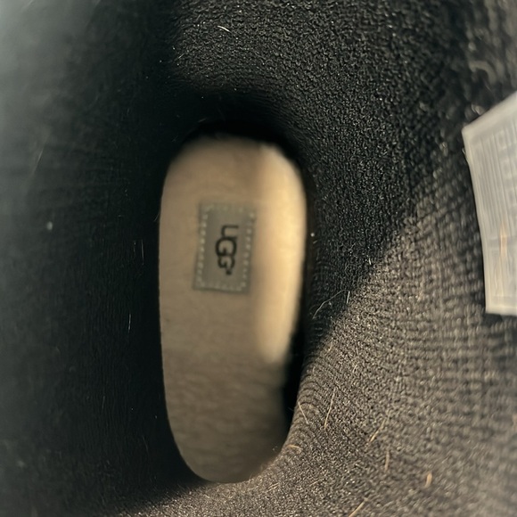 Youth size 6 UGG RAANA BOOTS - Picture 8 of 8